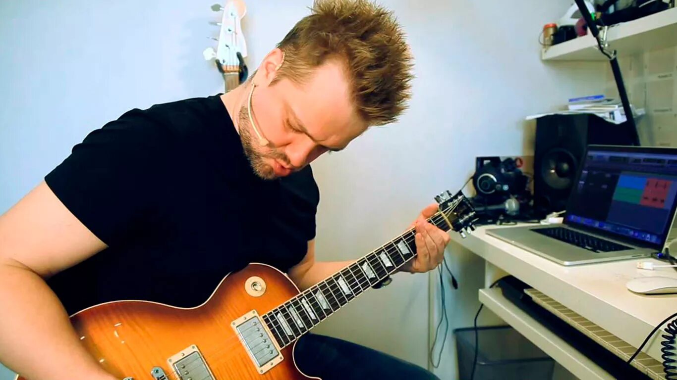 Сергей терехов гитарист. Электрогитарист александр пушной. Гитара 🤟😬 shamrakraster. Александр пушной. Пушной тест гитар gibson.