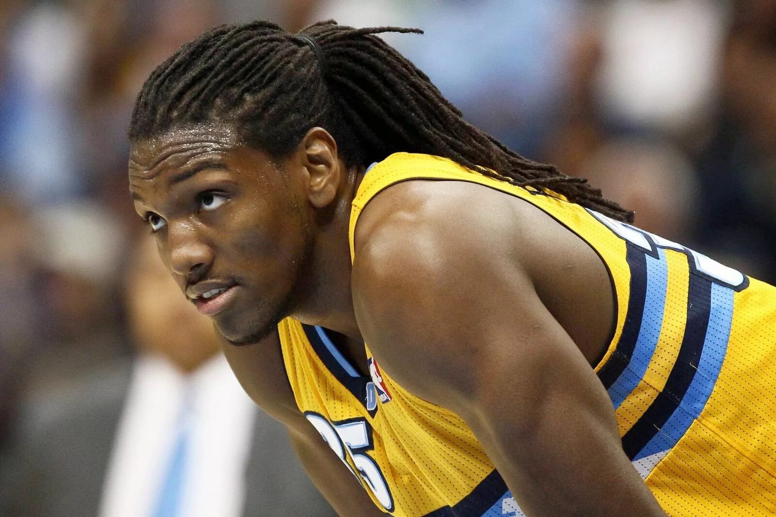 Девушка превратилась в наггетс. Кеннет Томпсон. Kenneth Faried. Кеннет Томпсон фото.