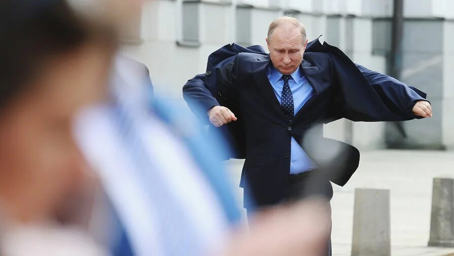 За ним не поднимая головы