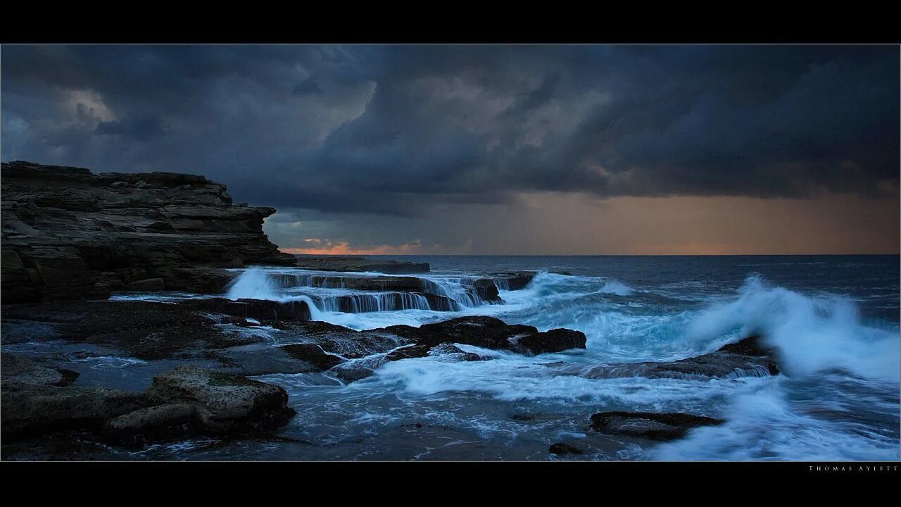 Океан рядом. Море шторм. Ночное море Прибой. Море скалы волны ночь. Ночь море Прибой.