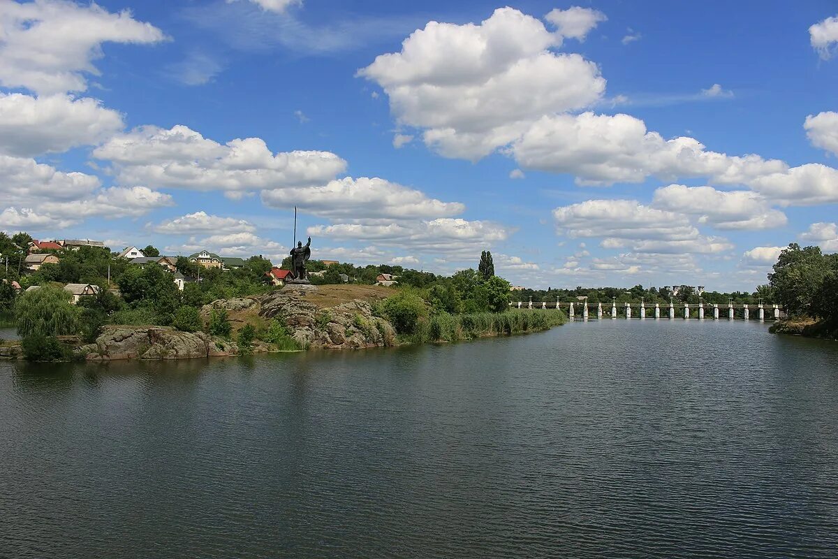 Зелёный остров Ростов-на-Дону. Зелёный остров Ростов-на-Дону фото. Зеленый остров Ростов. Зеленый остров Кременчуг. В зеленом острове можно