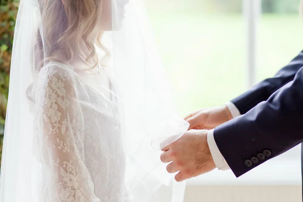 Любовь детей 10 лет. Айви малруни на свадьбе меган. Свадьба 13 девочки. Букет невесты к кружевному платью. 12 летняя невеста тея.