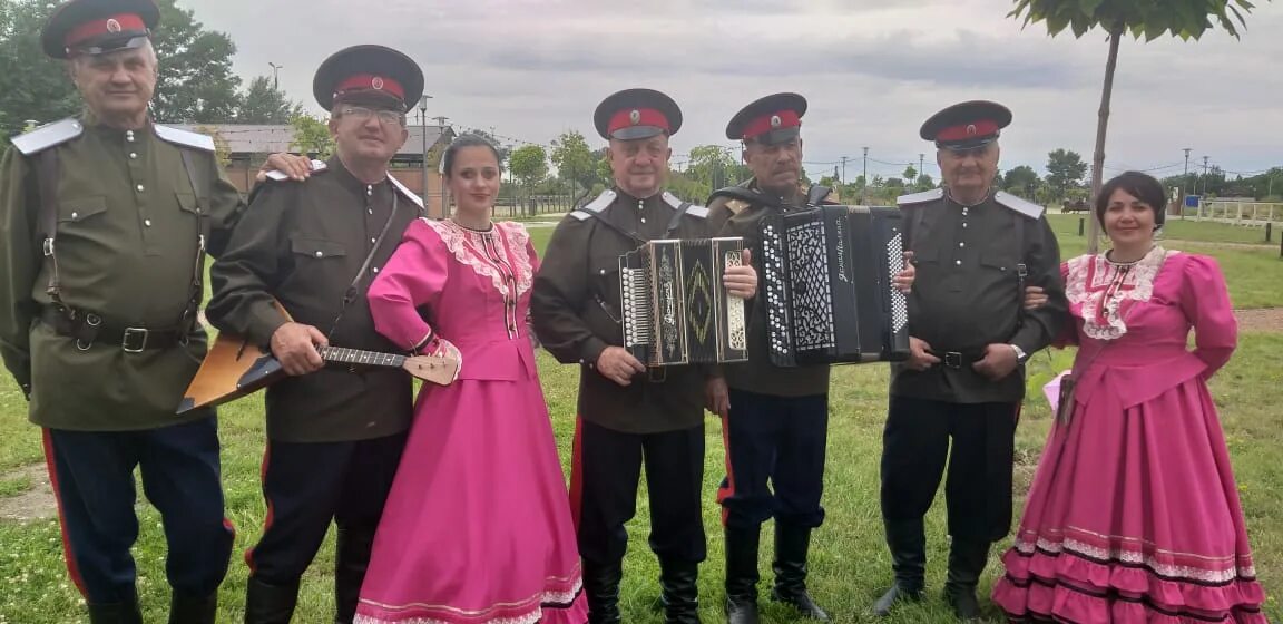 Вольница ставрополь. Казачья вольница ансамбль Краснодар. Казачий ансамбль вольница. Ансамбль Донская вольница. Нет вольнее Дона Тихого фестиваль.