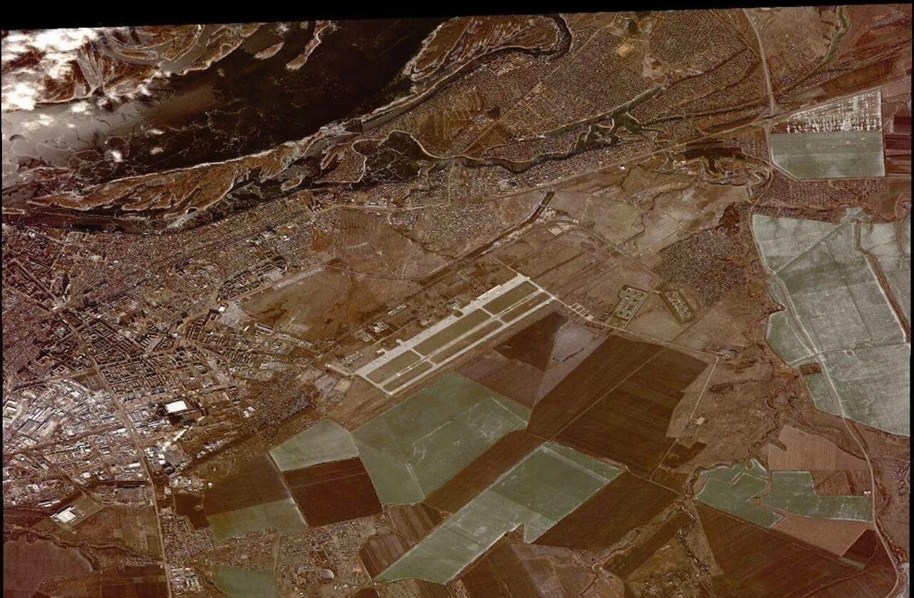 Удар по энгельсу сегодня. Спутниковые снимки авиабазы Дягилево Рязань. Авиабаза Энгельс спутниковые снимки. Спутниковые снимки Энгельсского аэродрома. Космический снимок авиабазы Энгельс.