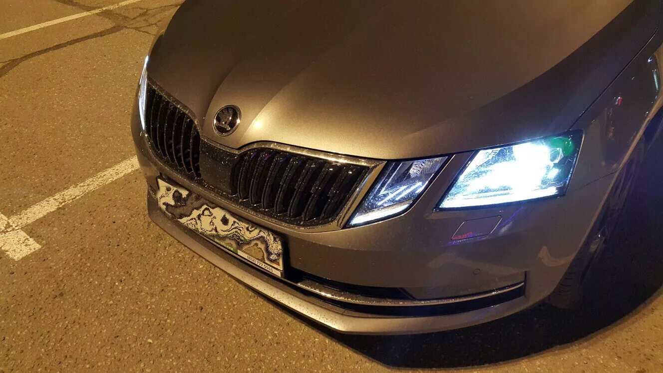 Ближний свет octavia. Led оптика на Skoda Octavia a7. Фара Skoda Octavia a7. Фара Skoda Octavia a7 FL.