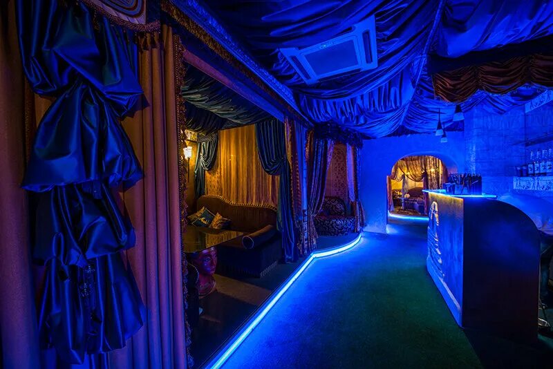 Лофт анжи арена бар. Парк терраса махачкала ресторан. Кафе с кабинками в махачкале. Ресторан с отдельными кабинками. Кафе с кабинками в махачкале.