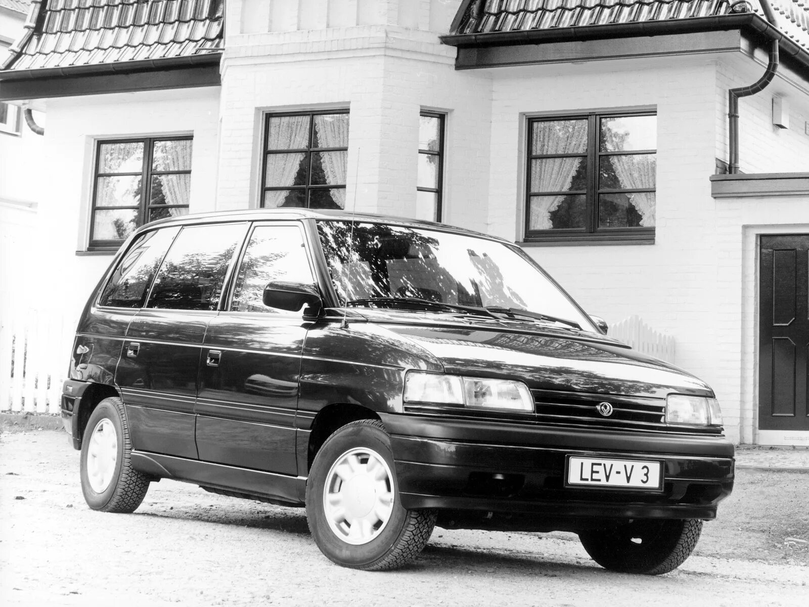 Мазда мпв 1 поколение. Mazda MPV 1989. Mazda MPV lv 1989. Mazda MPV 1. Mazda MPV, 1992.