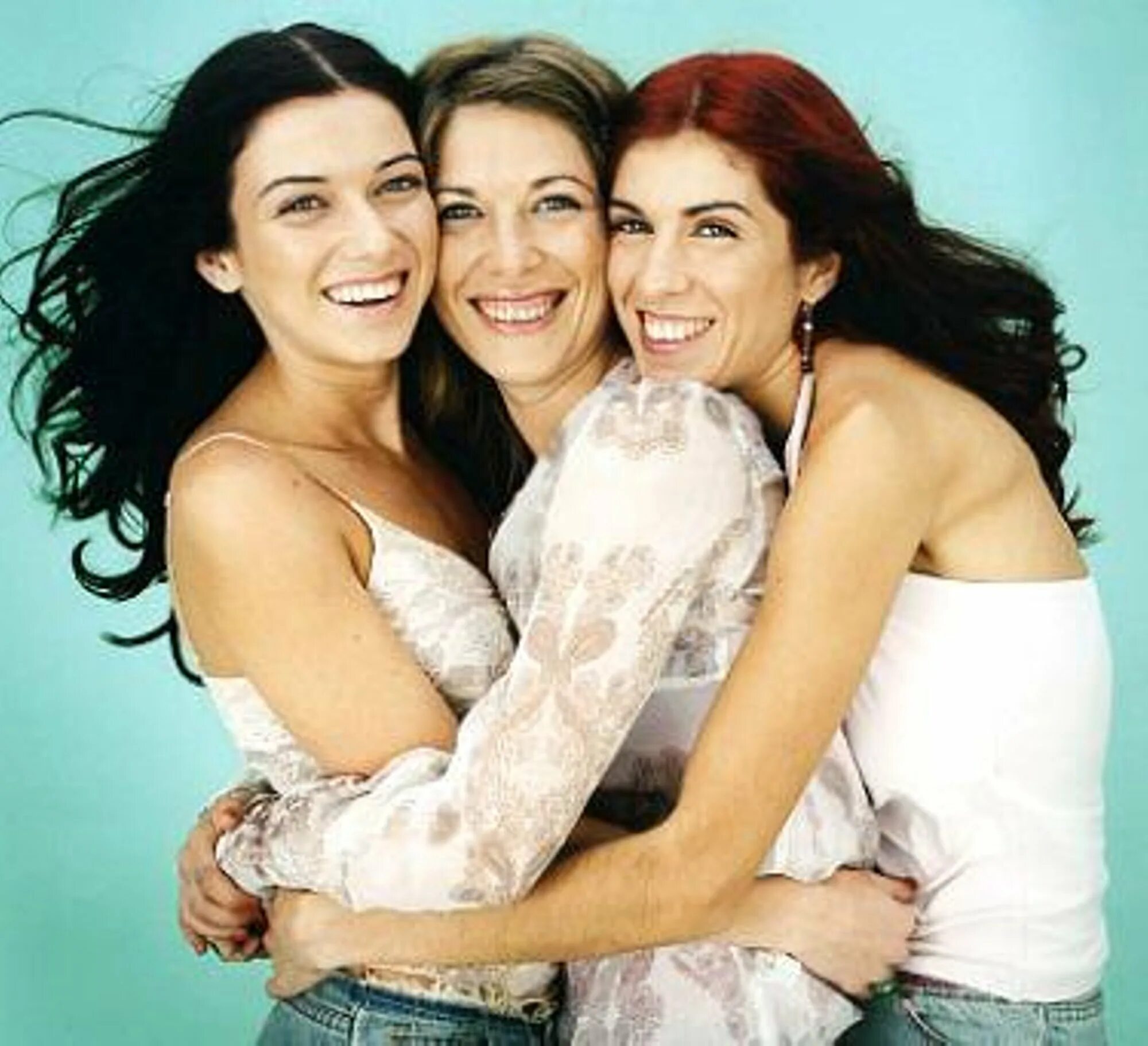 Песня las. Группа las ketchup. солистки las ketchup. группа asereje.