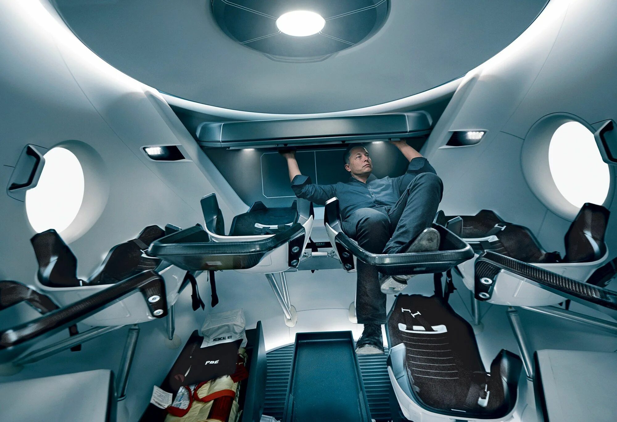 Совсем внутри. Spacex dragon 2 внутри. крю драгон космический корабль. crew dragon кабина. крю драгон внутри.