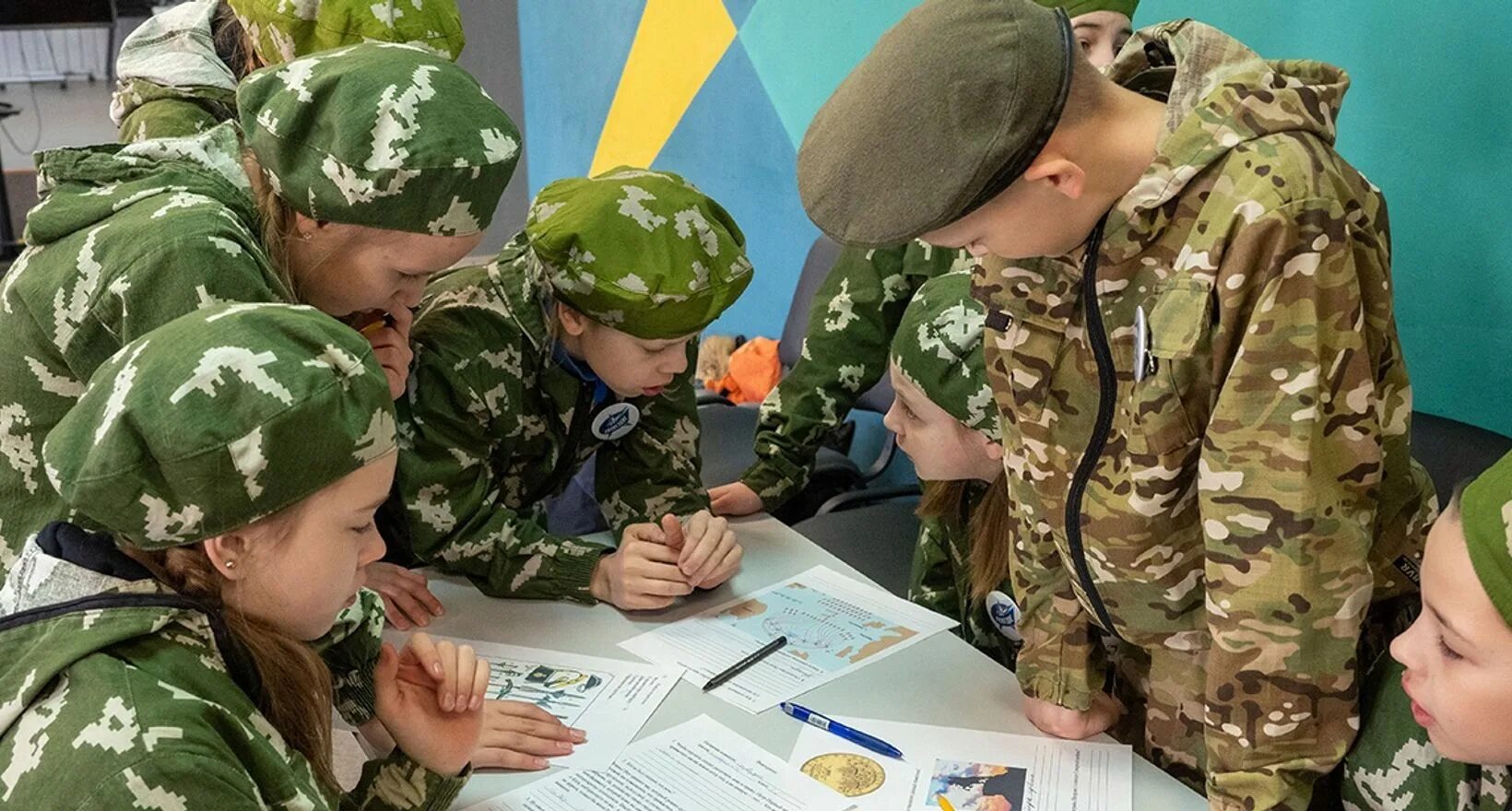 Зарница военно-патриотическая игра. Зарница игра. Военно патриотические игры в школе. Военно патриотическая игра. Военно патриотические игры в школе.