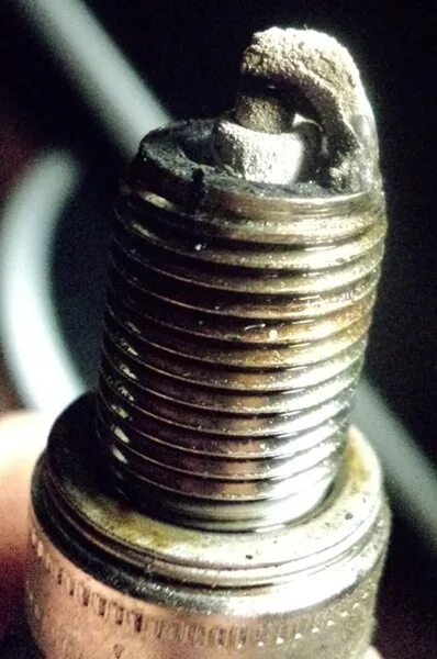 Газ 53 белые свечи. 4216 резьба свечи 4 го цилиндра. На свечах белый налет ваз. На свечах белый налет ваз. На свечах белый налет ваз.