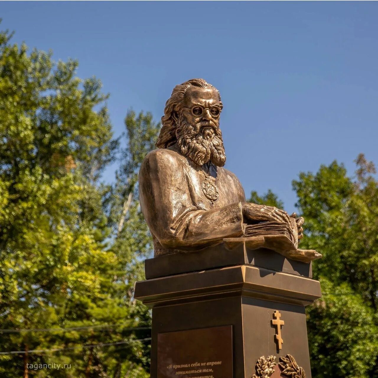 Тагансити. Памятник луке Войно Ясенецкому в Ташкенте. Таганрог памятник святителю луке Гуськов. Памятник святому луке Липецк.