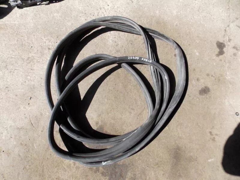 уплотнитель правой двери