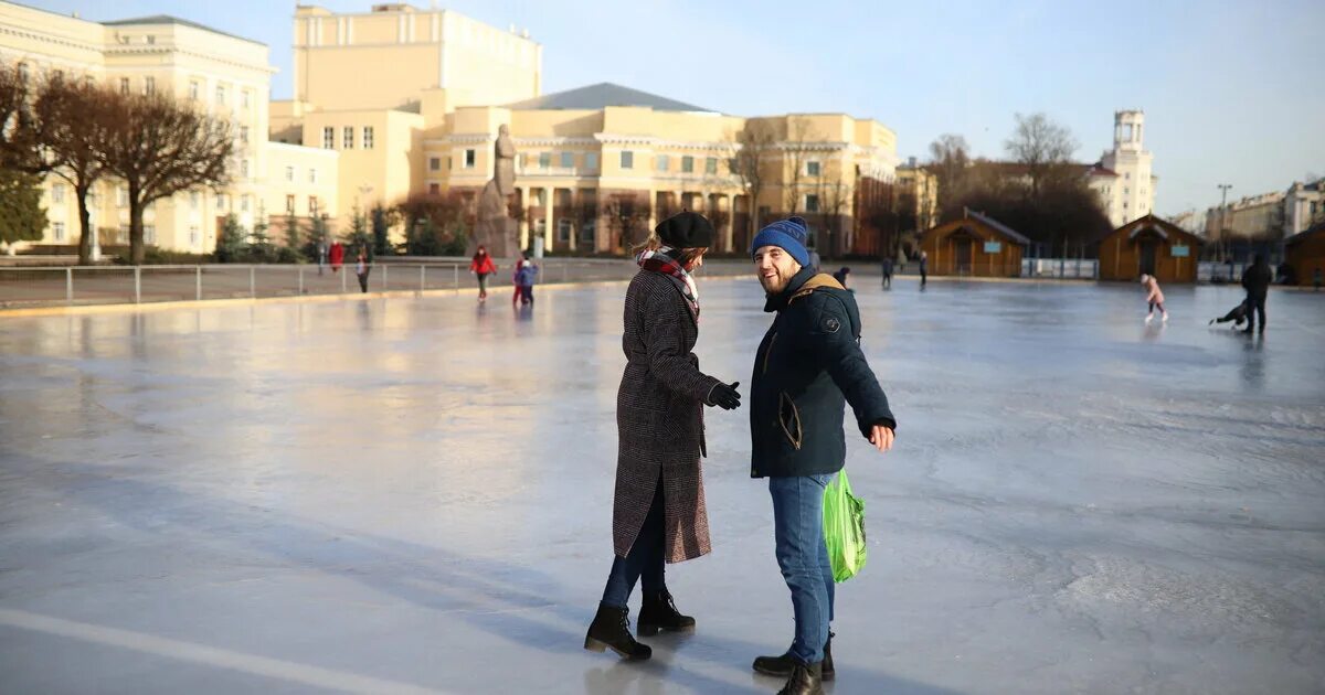 Каток Смоленск площадь Ленина 2022. Каток в Смоленске на площади Ленина. Каток на Покровке Смоленск. Улица Ленина Смоленск каток. Расписание катка на площади ленина