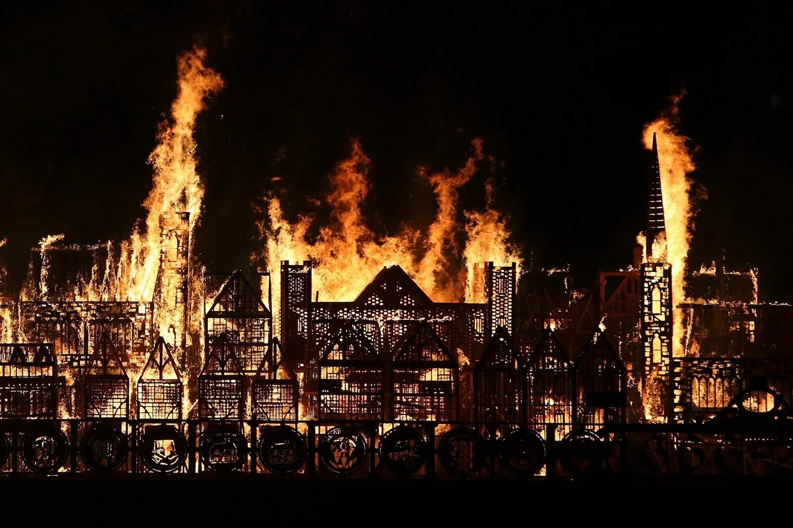 Великий пожар в лондоне в 1666. Великий пожар в лондоне в 1666. Лондонский пожар 1666. Великий пожар в лондоне в 1666. Великий лондонский пожар 1666 года.