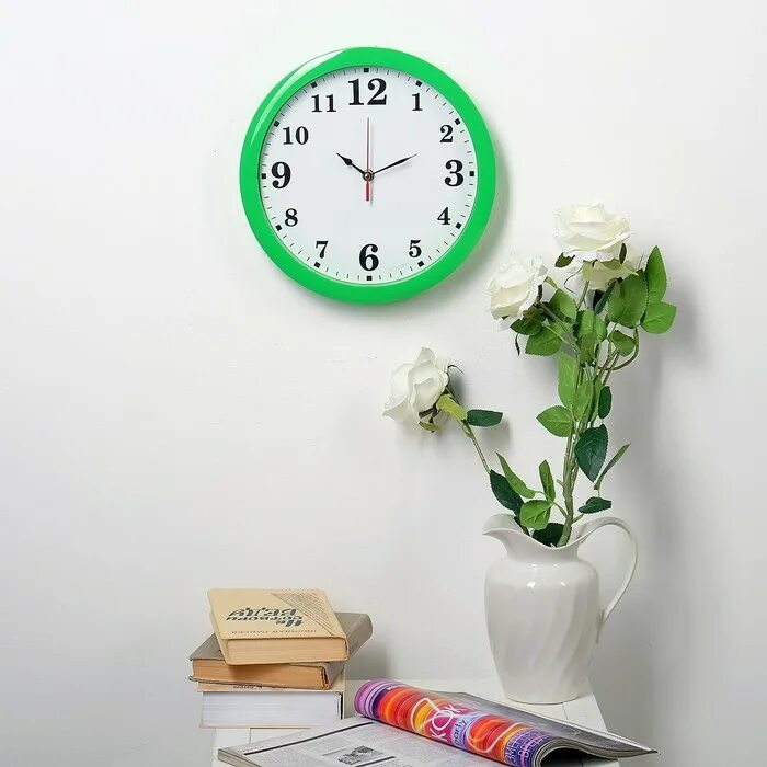Часы 28 см. Настенные часы, зеленый. Часы настенные салатовые. Часы настенные с зелеными цифрами. Часы настенные классика зеленые.