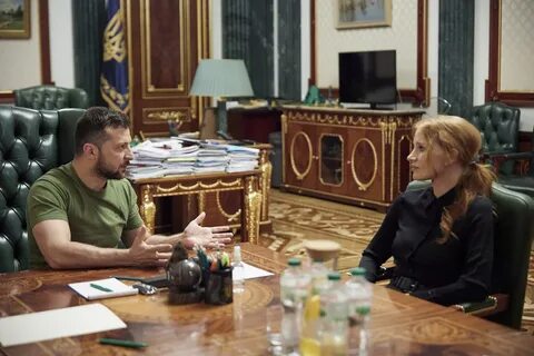 Голливудская актриса Джессика Честейн посетила Киев: кадры встречи с Зеленским