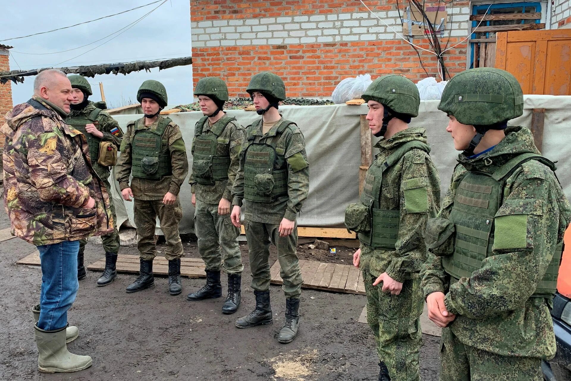 Что на брянской границе с украиной сегодня. Фото военнослужащих. Военнослужащий. Брянск Военная часть. Военнослужащий на границе.