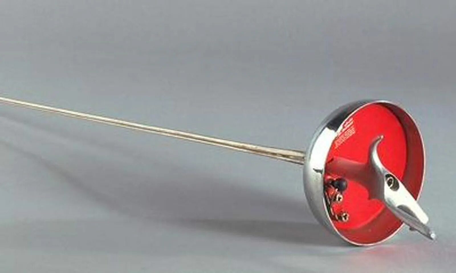 Рапира спорт. Шпага Рапира сабля. Рапира фехтовальная. Шпага для фехтования. Шпага фехтовальщика.