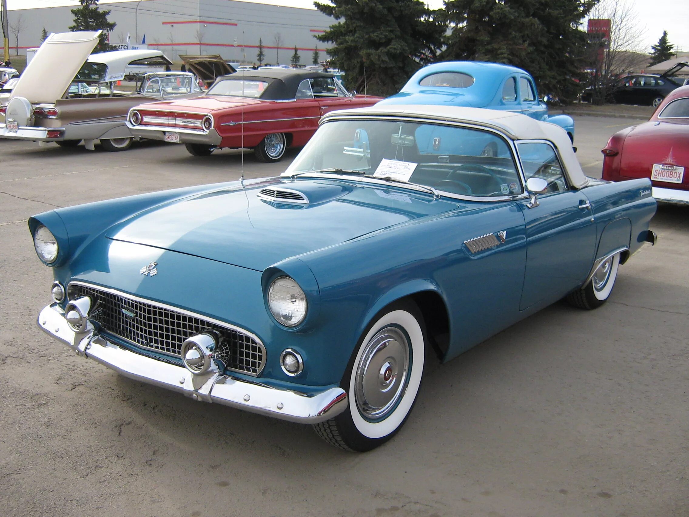 Первое поколение автомобилей. 1955-1957 Ford Thunderbird. Ford Thunderbird 1955. Форд 1955 года Thunderbird. Ford Thunderbird 1955 модель.