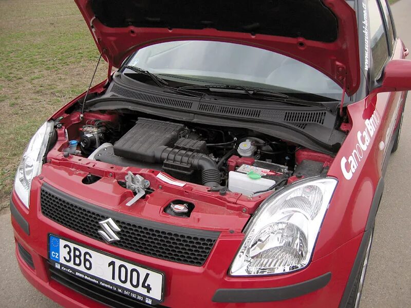 Сузуки свифт как поменять. Сузуки свифт 1. Suzuki swift sport 2005. Сузуки свифт 2007. Антифриз suzuki swift 2008 года.