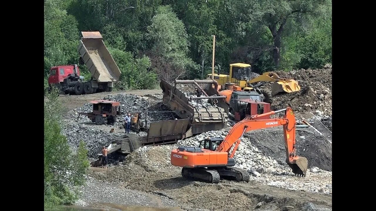 Алтайское золото добыча. Золотодобыча на Алтае. Добыча золота в Алтайском крае. Старатель Артель Алтайский край.