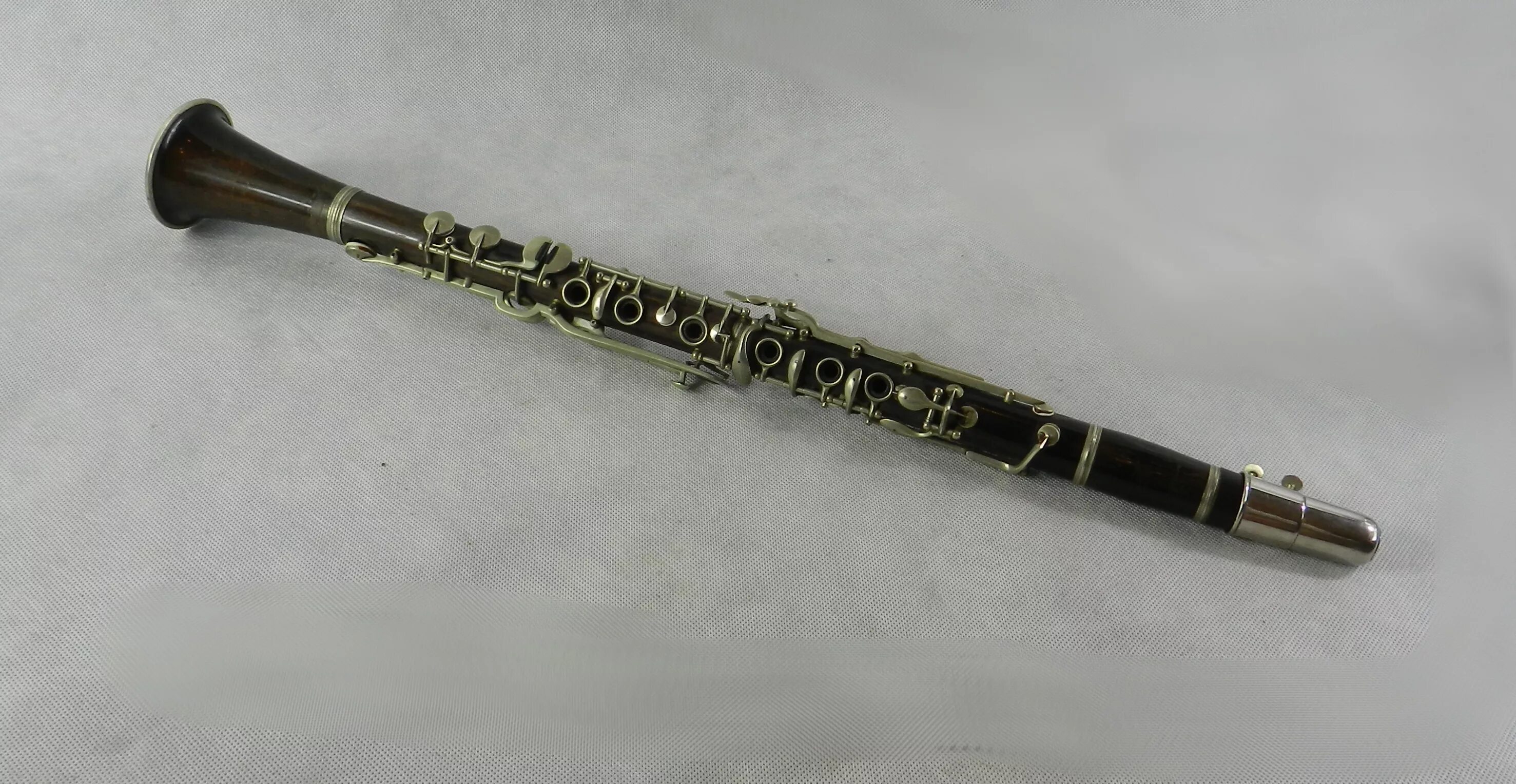 Кларнет москва. Кларнет это народный инструмент. Немецкий народный кларнет. Игровой инструмент кларнет. Цилиндрическая трубка кларнета.