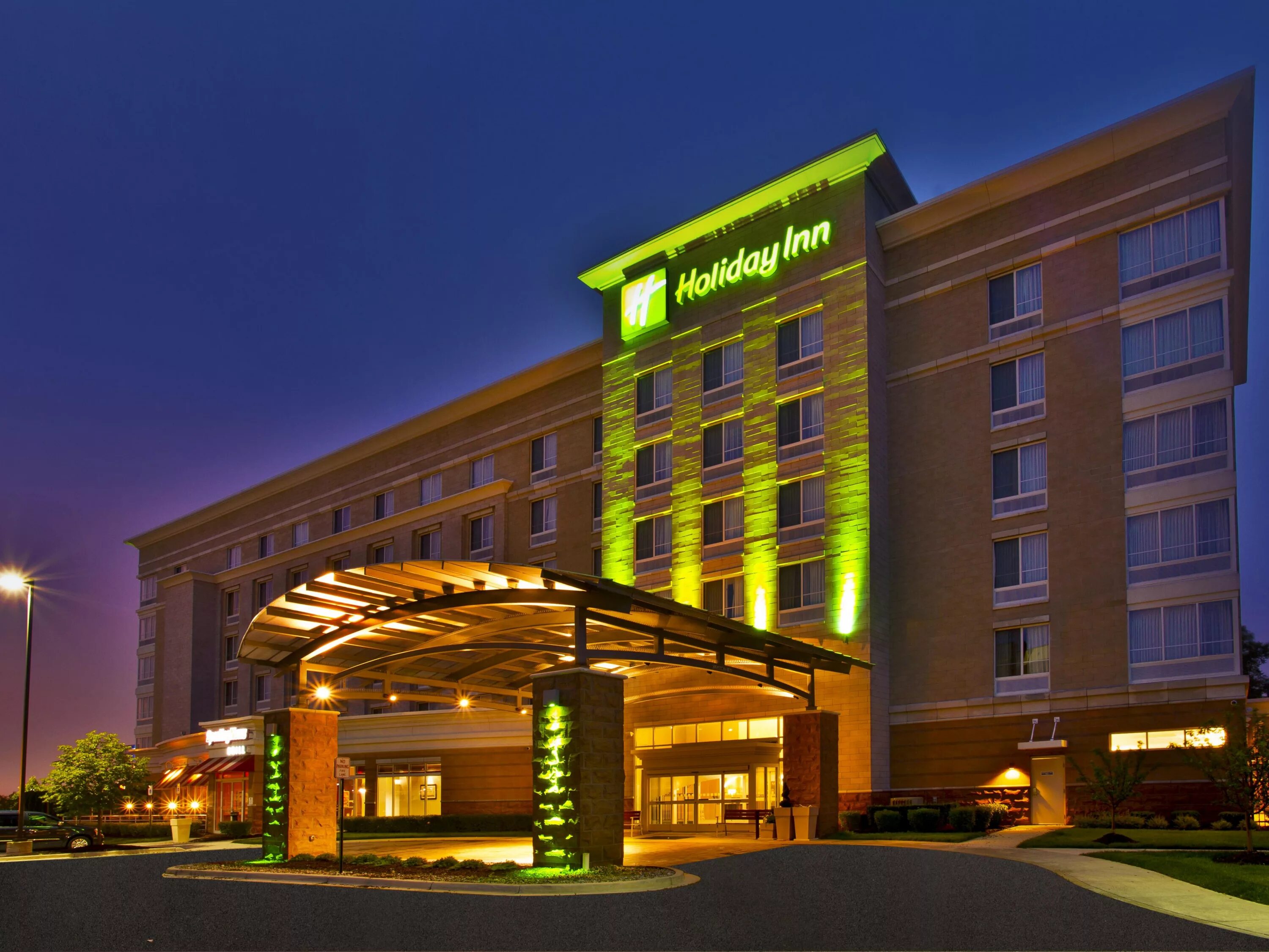 Отель Holiday Inn. Гостиничная цепь Holiday Inn. Холидей ИНН В США. Холидей ИНН Алматы.