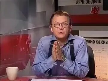 Совершенно секретно канал программа. Совершенно секретно ведущий. совершенно секретно (телеканал). журналист с канала совершенно секретно.