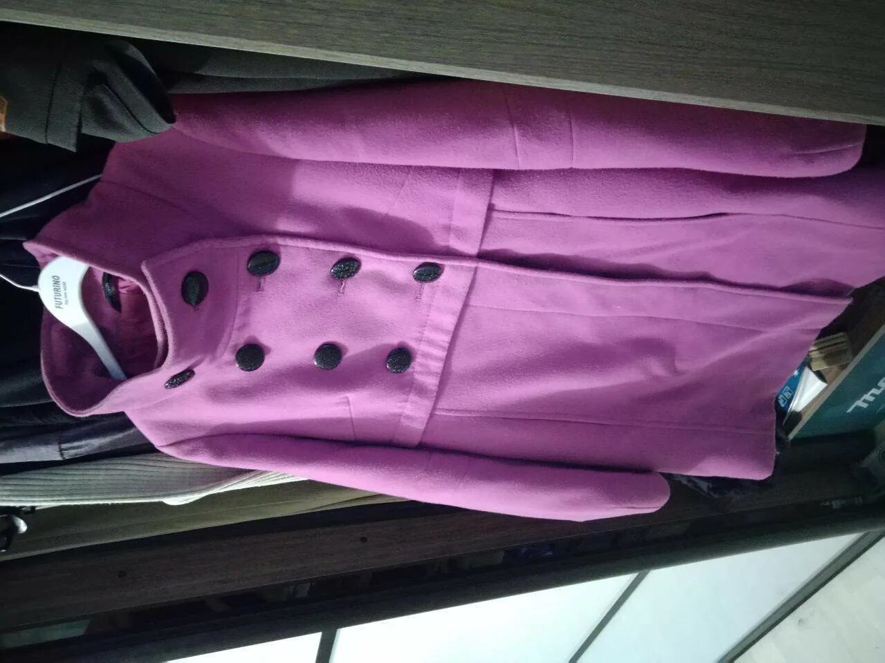 Пальто отдайте. Пуховики после химчистки до и после. Отдам верхнюю одежду. Швейные изделия верхняя одежда. Отдам верхнюю одежду.