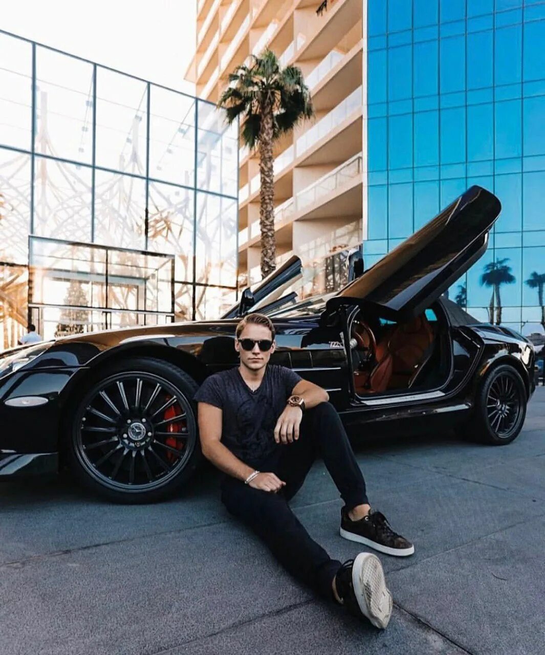 Деньги картинки. Проект миллионер софа. Ve rich. Сумка шоппер рич. Адель певица 2023.