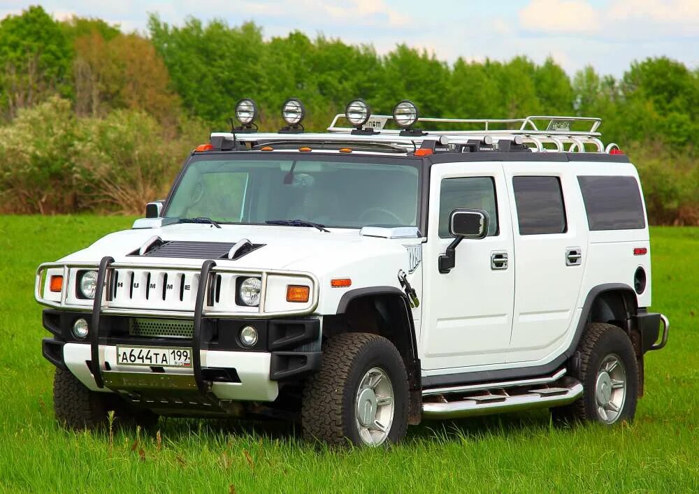 Хаммер н2 белый. Дефлекторы хаммер н2 хромированные. Авито авто владикавказ хаммер н 3. Hummer h2 в россии. Hummer h2.