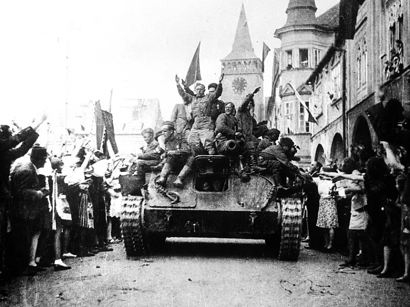 День победы 41 45. Советские солдаты в берлине 1945. День победы 41 45. День победы 41 45. Открытка "с днём победы".