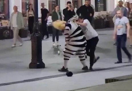 Избили аниматоров
