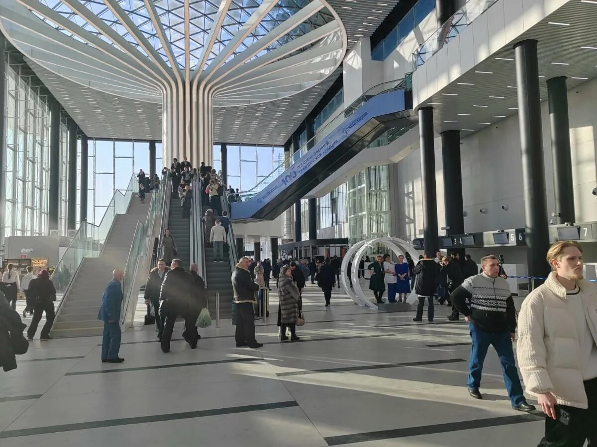 Аэропорт новосибирск новый терминал. Аэропорт толмачево терминал а. Аэропорт толмачево новосибирск новый. Аэропорт толмачево новосибирск 2023. Открытие терминала аэропорта.