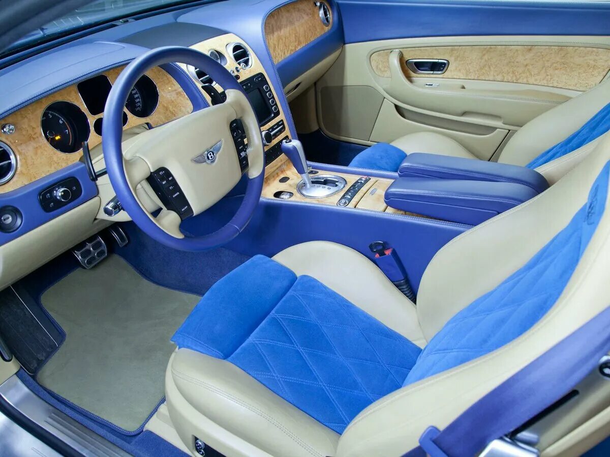 голубой салон автомобиля. порше 911 интерьер 2010. Lamborghini urus venatus салон. Lamborghini urus 2021 салон. синий салон машины.