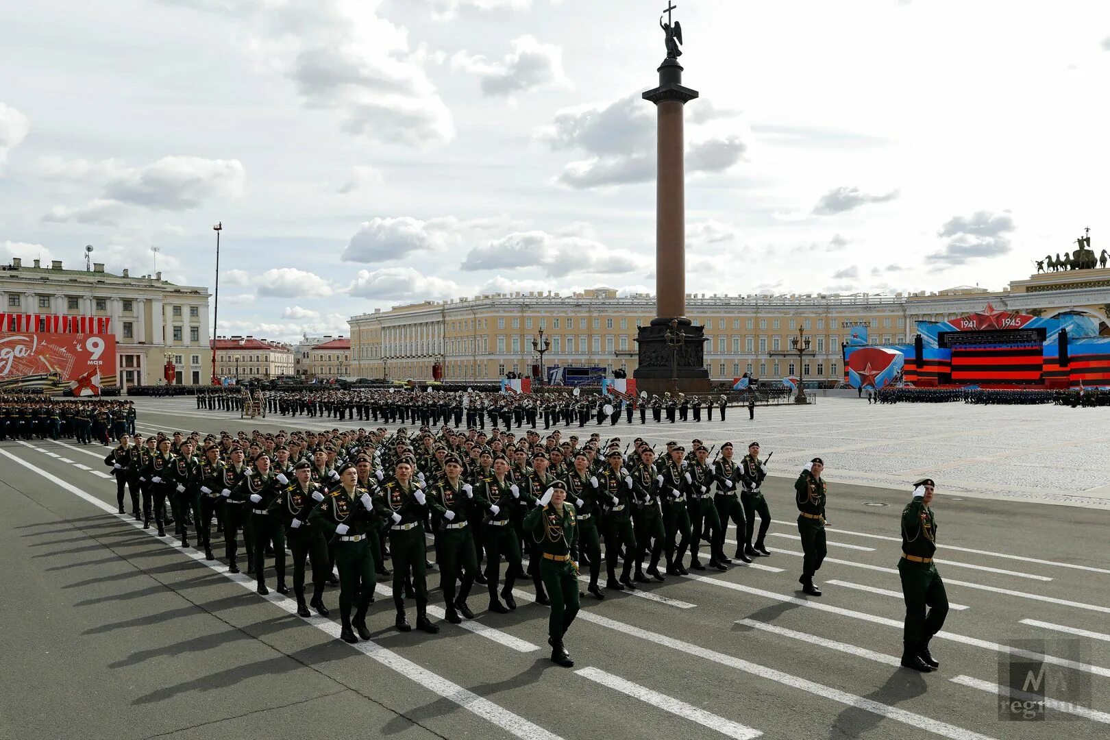 Парад в Петербурге. Парад Победы в Питере. Фото с парада в Питере. Парад 9 мая спб