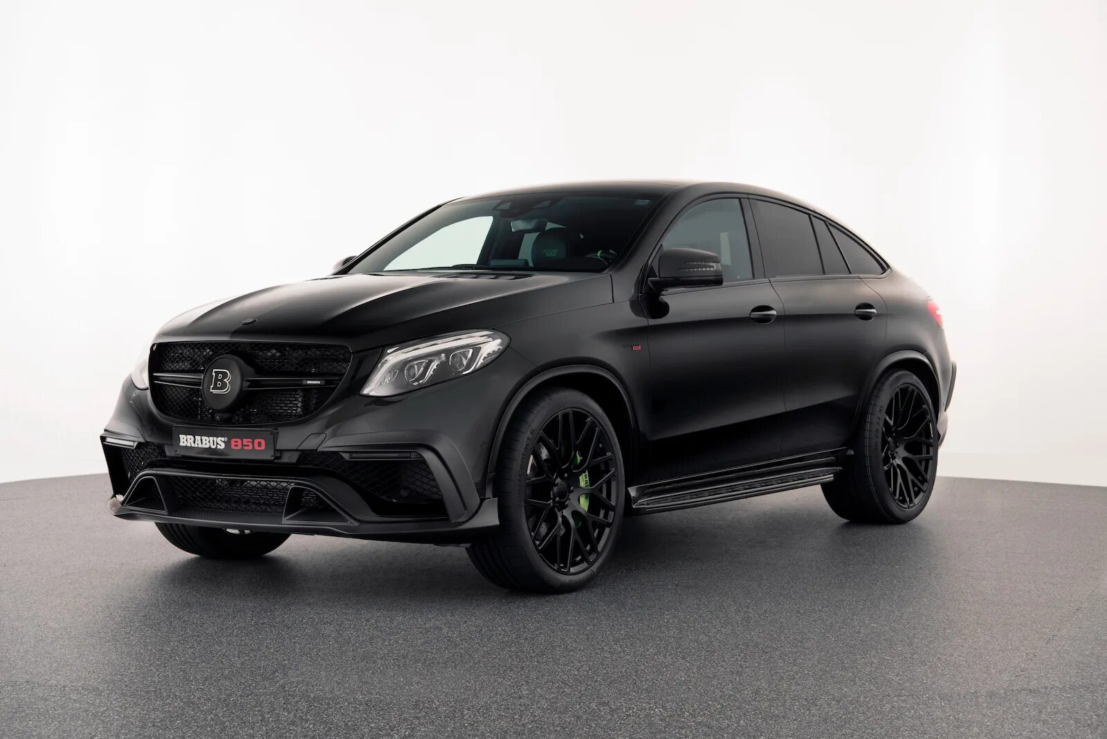 Gle 63s amg. Mercedes benz gle 63s amg coupe brabus. Мерседес гле купе стоят вместе с геликом брабус. Мерседес брабус gle coupe 63s. Gle coupe brabus 700.