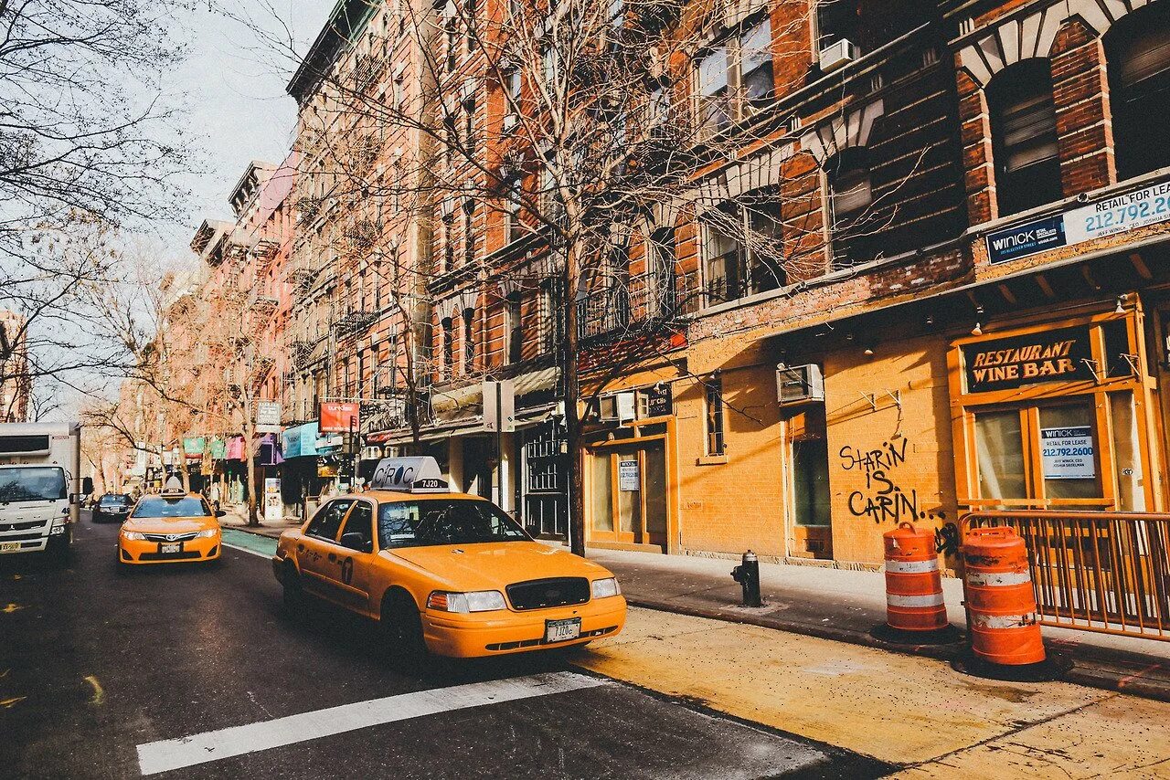 Улица золотистая. Нью-Йорк Эстетика улицы. Городская Эстетика. Улица Эстетика. Эстетика жёлтая улица.