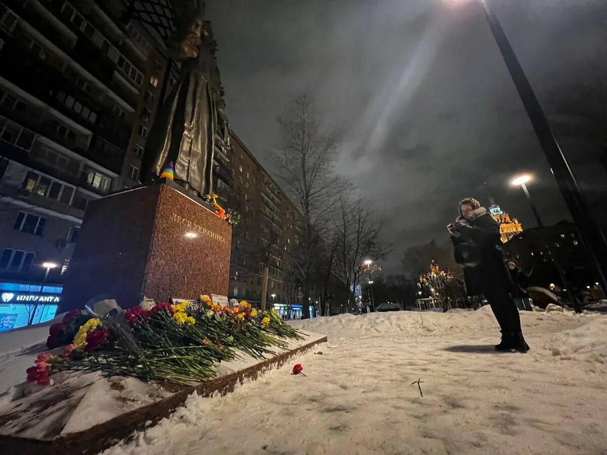 Что разбомблено в днепре. Новости украины на сегодня новости днепр. Частный дом среди многоэтажек. Новости украины на сегодня новости днепр. Аэропорт днепр сейчас.
