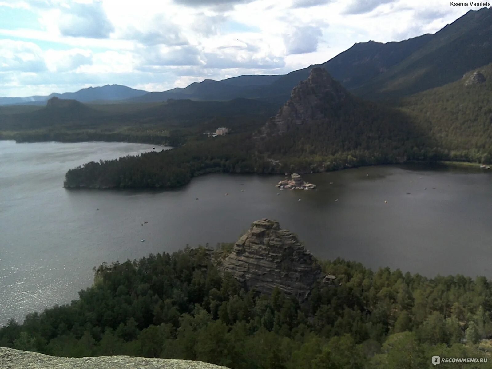 Скала окжетпес в боровом. Боровое. Заповедник столбы красноярск. Остров жумбактас. Окжетпес скала боровое.