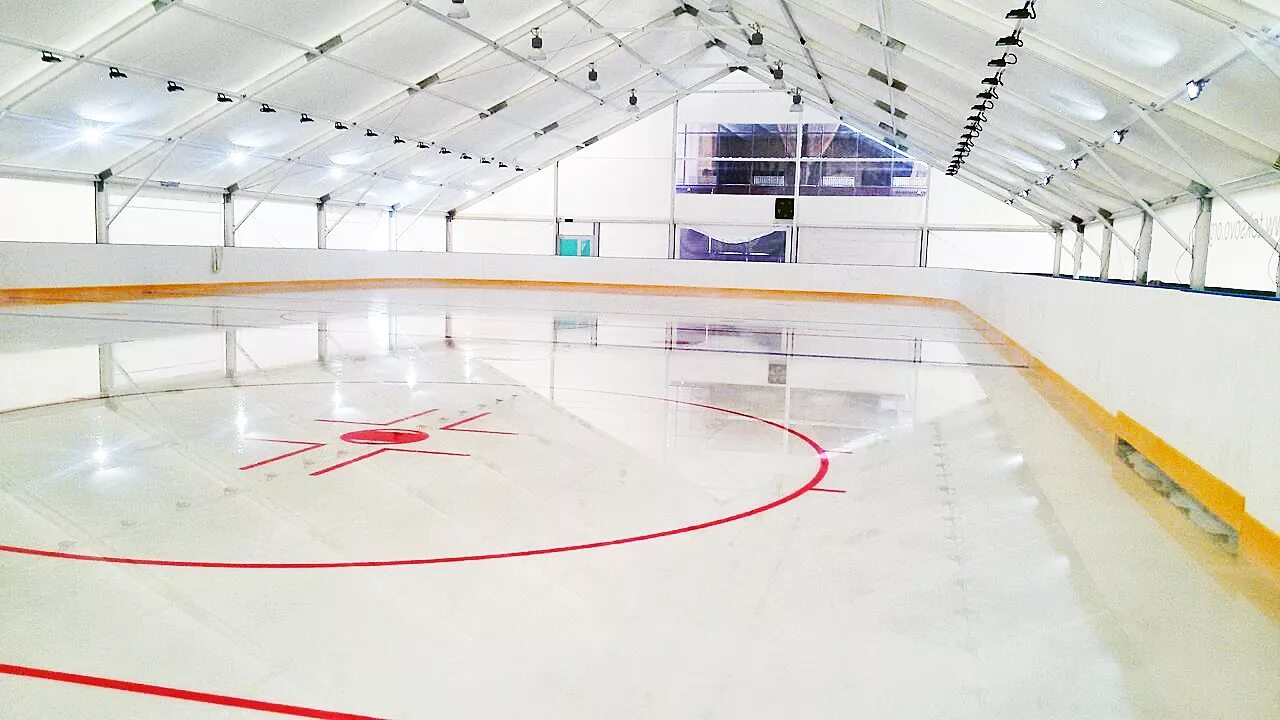 Ледовая Арена Ice Rink. Крытый хоккейный корт «хоккей-Арена». Хоккейная тренировочная Арена. Каток в Ледовом Дворце СПБ. Под ледовый