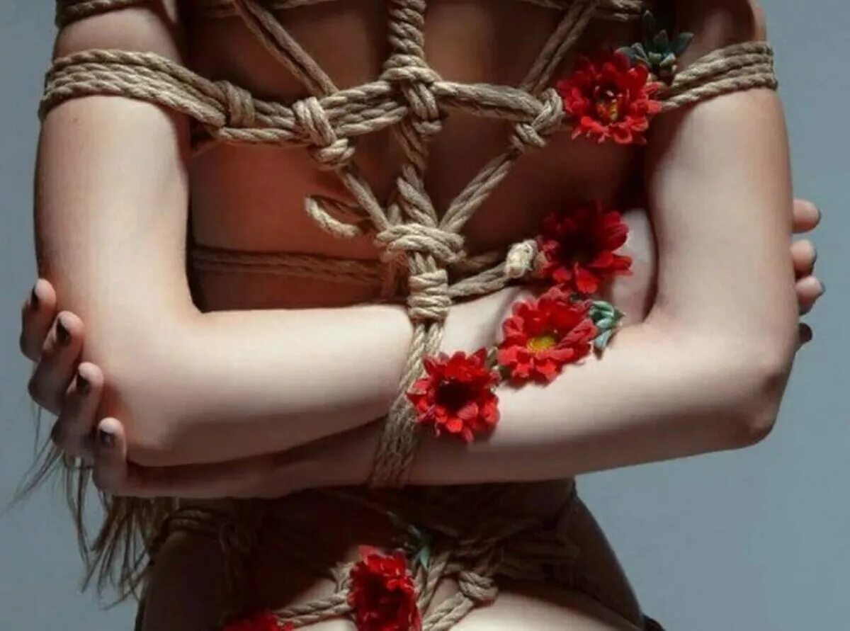 Связанные руки веревкой. Связанные руки. Синдзю сибари. Связанные женщины. Связывание девушек.