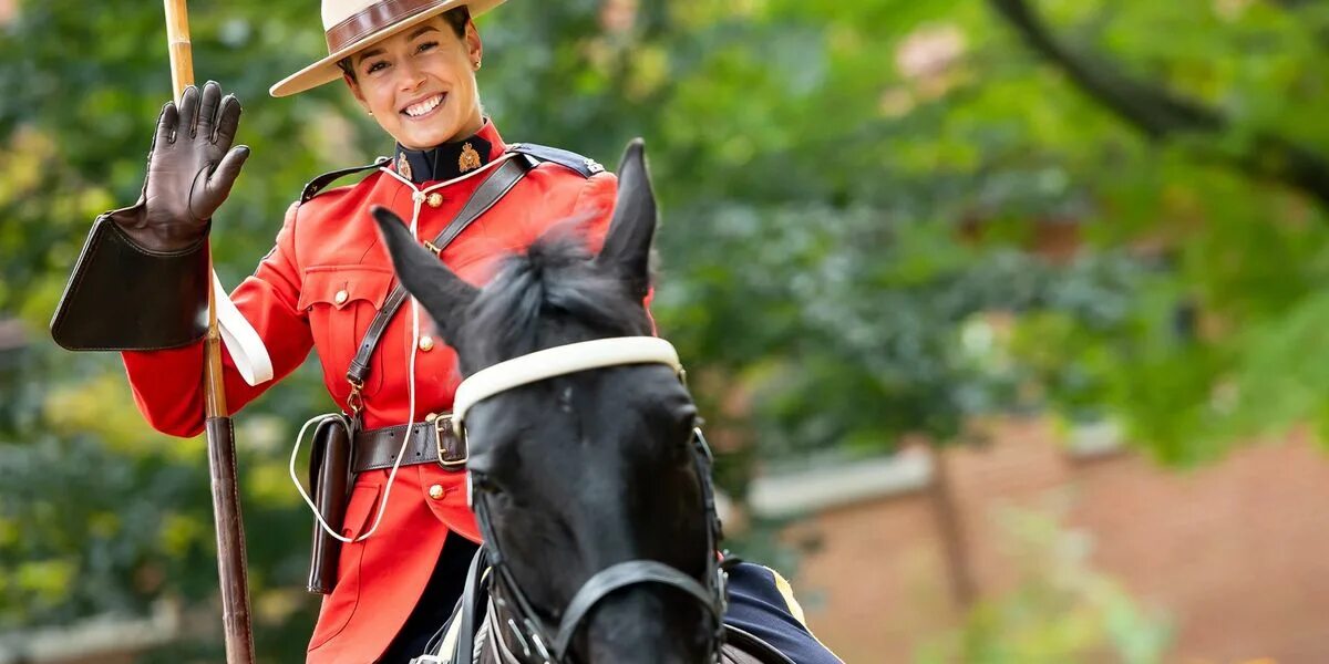 Канадская королевская конная полиция. Конная полиция сша. Конная полиция канады. Королевская конная полиция канады. Королевская конная полиция канады форма.