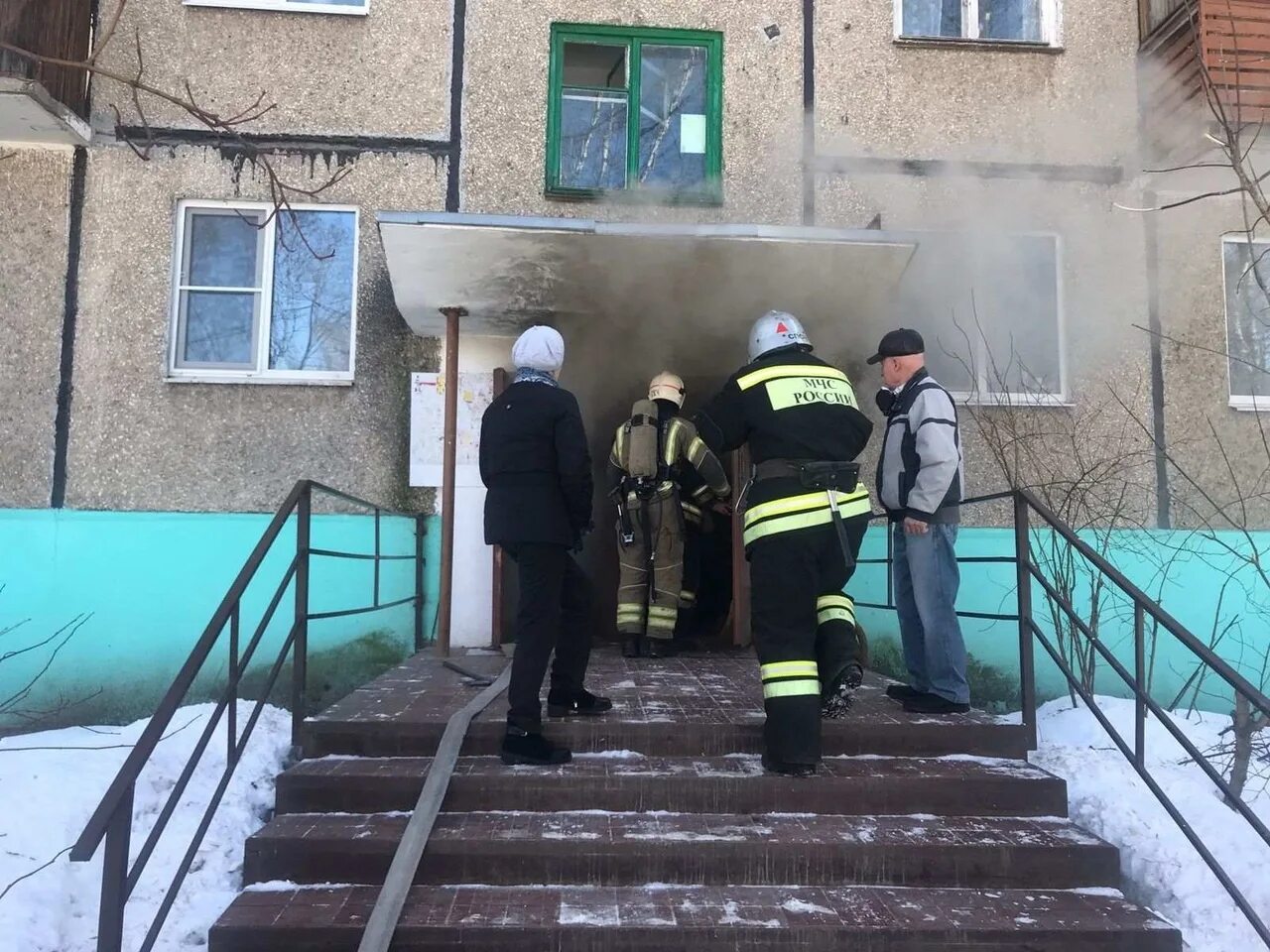 Пожар во Владимире на улице Лакина. Пожар в жилом доме. Фото пожаров в жилых домах. Пожар в городе.