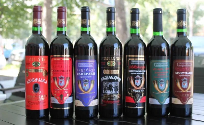 Вино сталина хванчкара. Дирбула вино грузинское. Вино киндзмараули georgian wine. Киндзмараули грузия. Популярное грузинское вино.