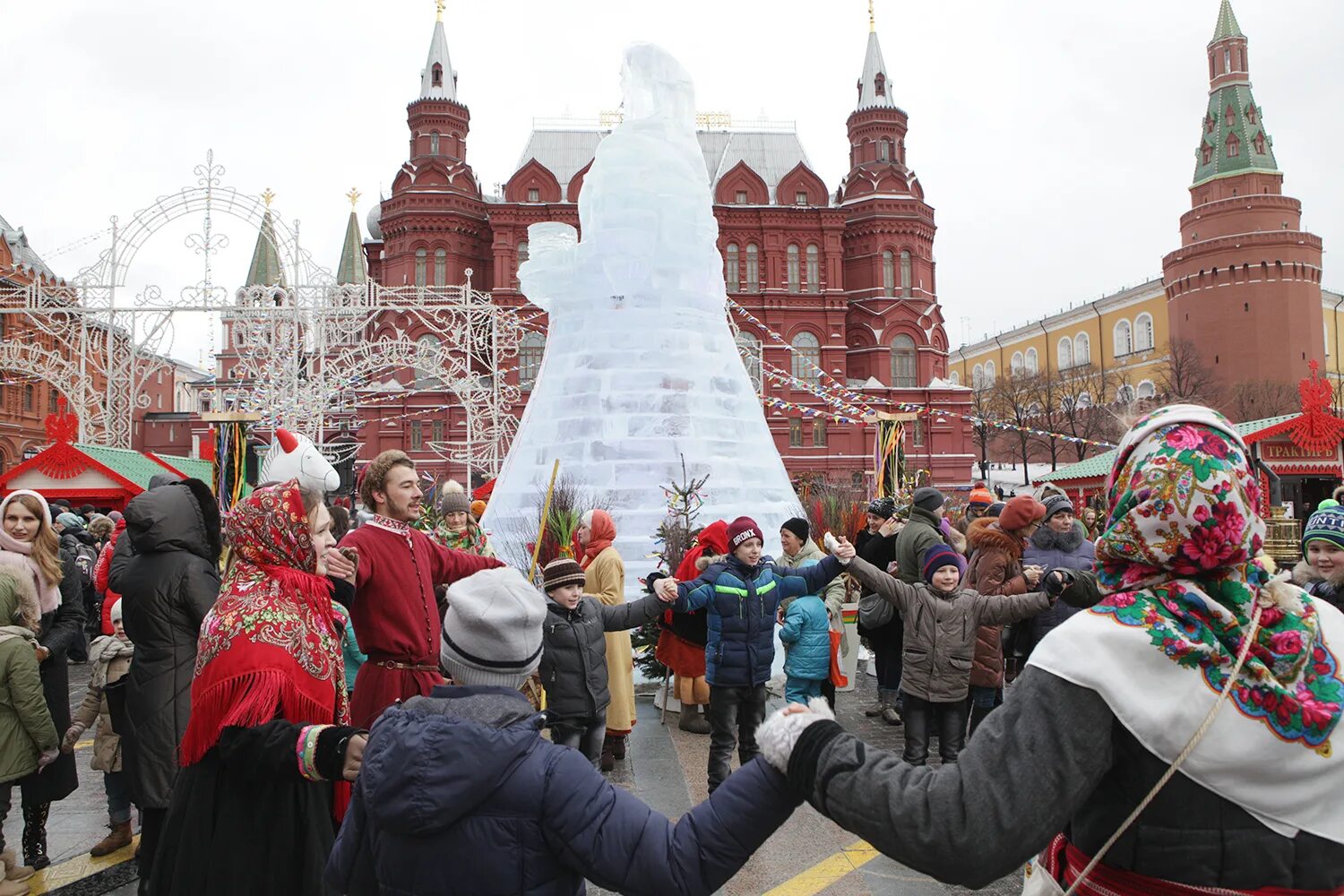 Площадь народных гуляний. Масленица на красной площади. Традиции Москвы. Народные гуляния в Москве. Какие гулянья в москве