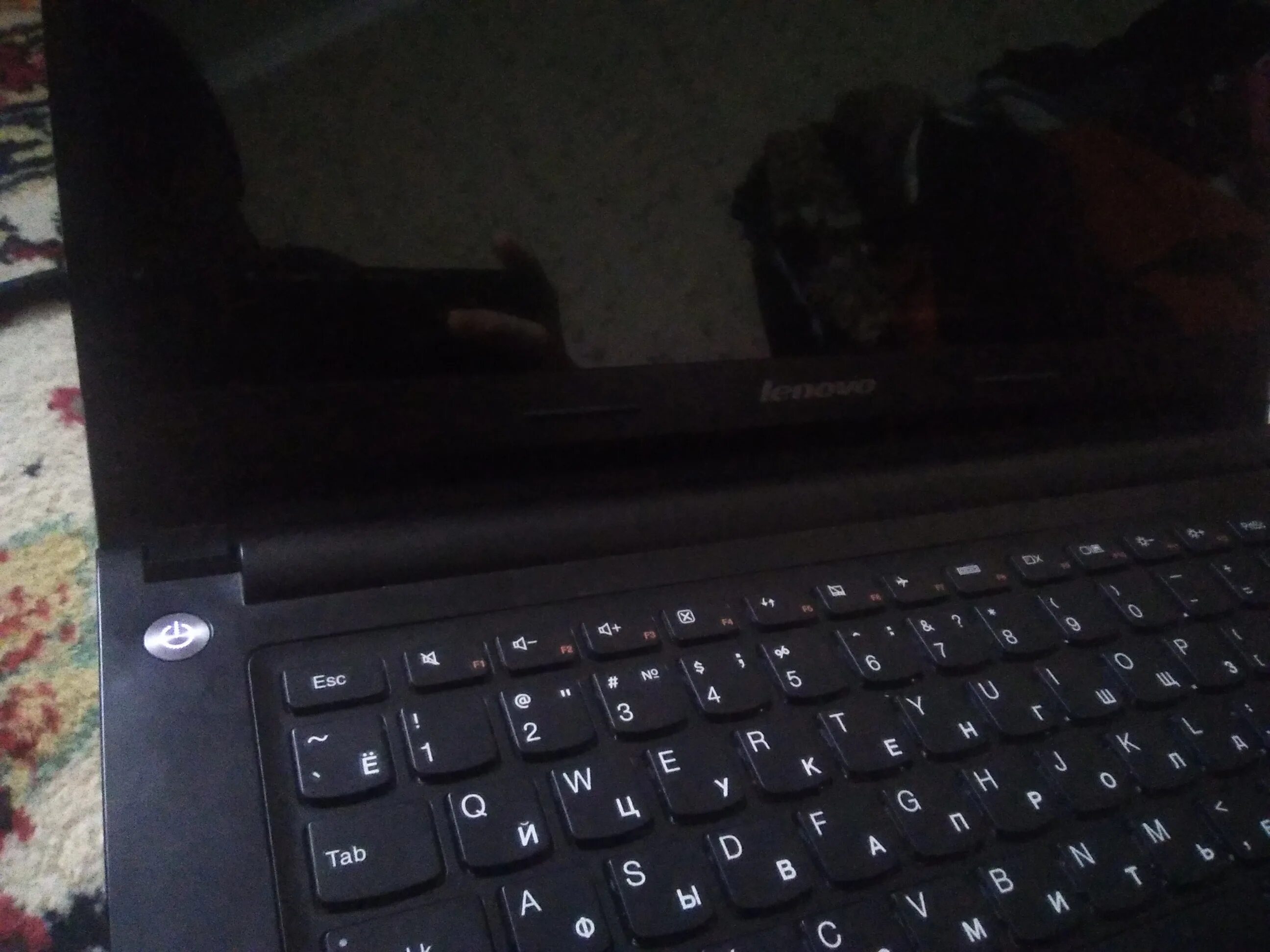 Не включается ноутбук. Ноутбук включается ночью. Ноутбук сгорела клавиатура. Ноутбук не включается горит лампочка. Ноутбуке загорается экран делать