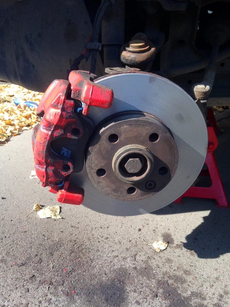 Т4 тормозной диск передний. Тормозные диски фольксваген т4. Тормозной диск т4. Задние тормоза дисковые фольксваген транспортер т4. Т5 фольксваген диски тормозные girling.