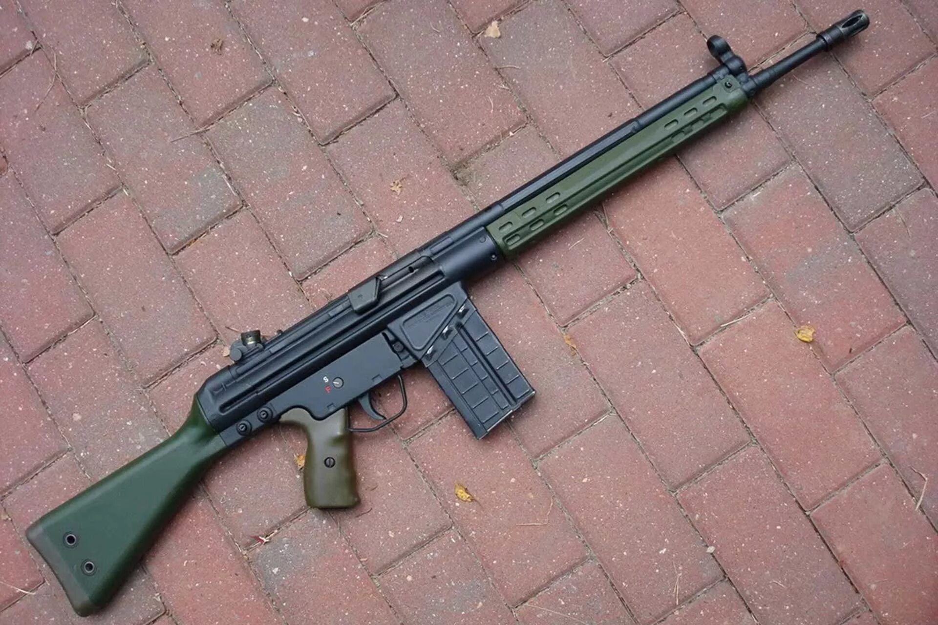 G g 3 2
